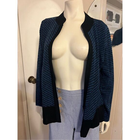 Exclusively Misook Petite black & blue striped acrylic knit zip front cardigan G - Picture 6 of 8